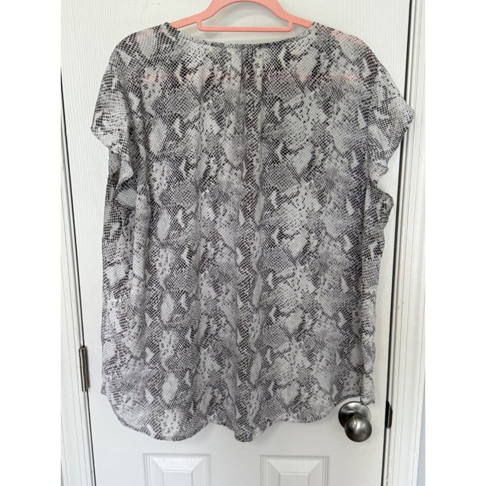 Carolina Belle Grey Snake Skin Pattern Flutter Sleeve Blouse Size 2X - Picture 3 of 6